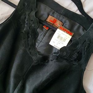 BNWT Suede Danier Size 4 - absolutely stunning